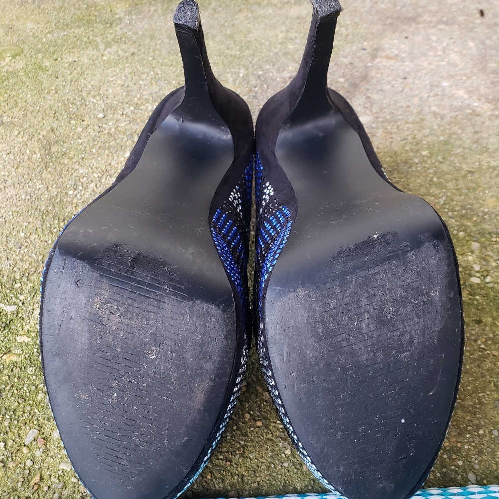 Heels - Picture 7 of 11